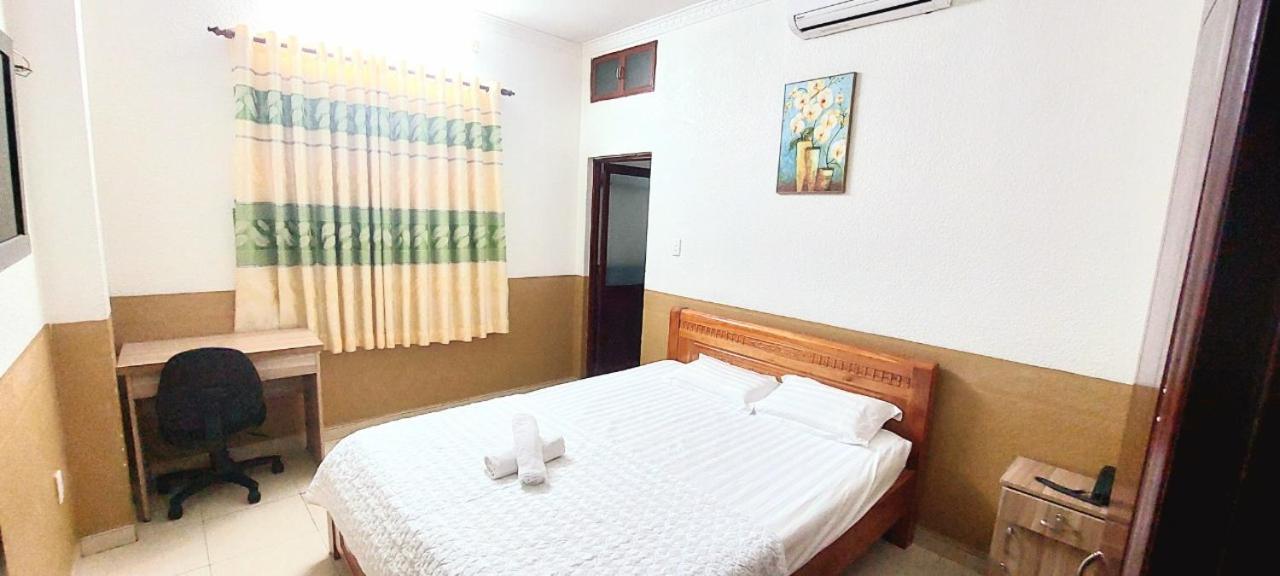 Khach San Huong Quynh Ho Chi Minh City Exterior photo