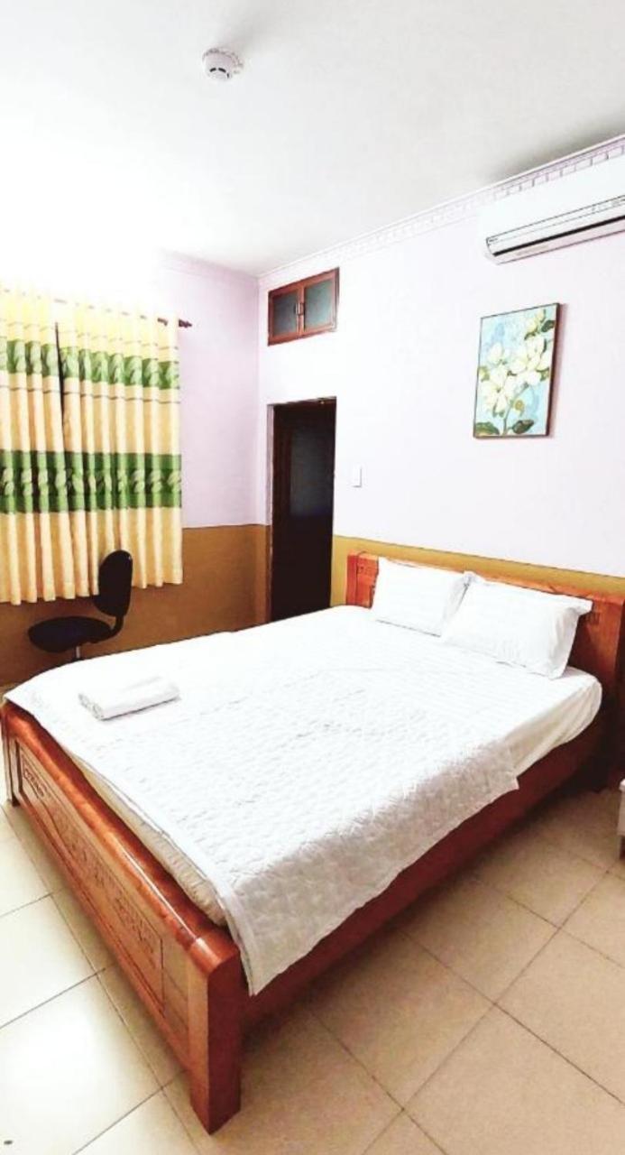 Khach San Huong Quynh Ho Chi Minh City Exterior photo