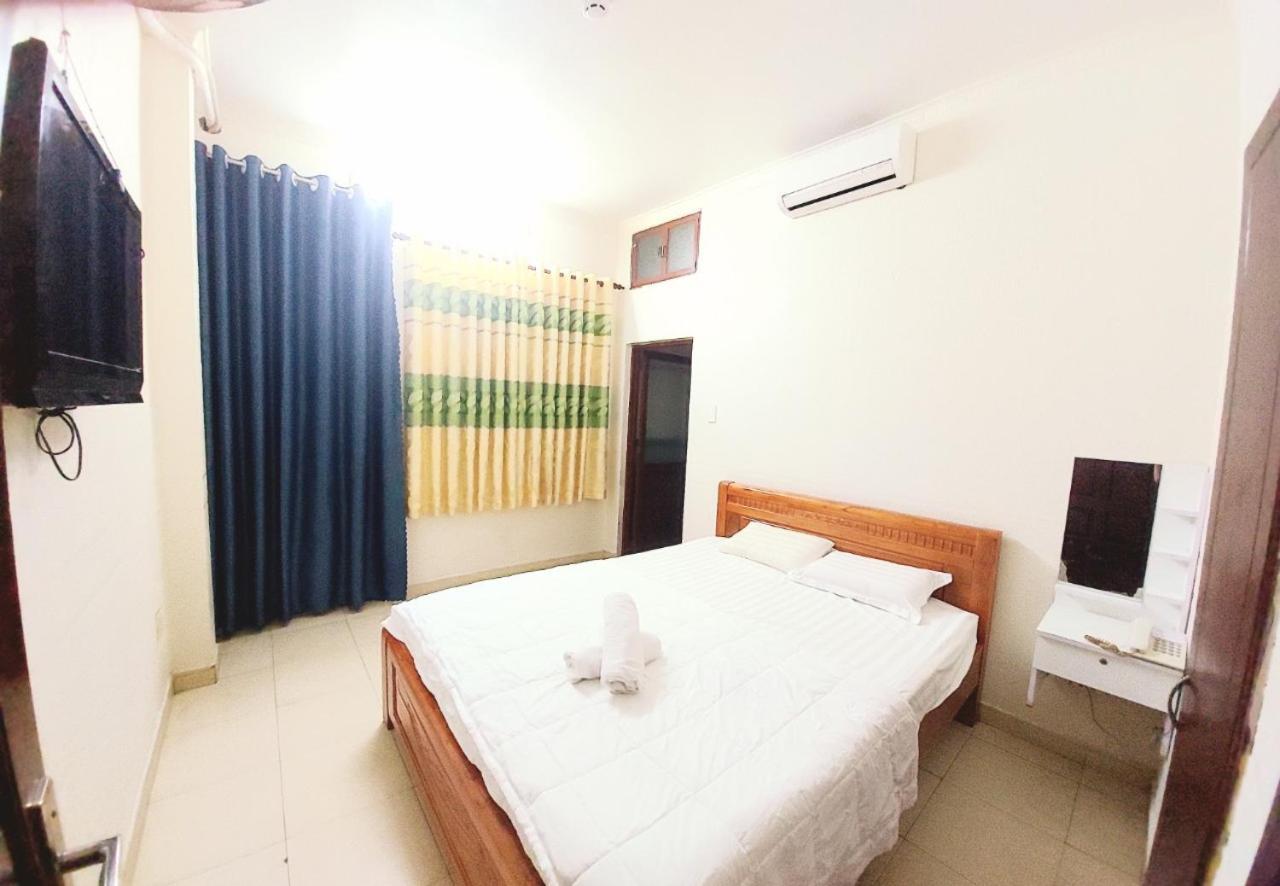 Khach San Huong Quynh Ho Chi Minh City Exterior photo